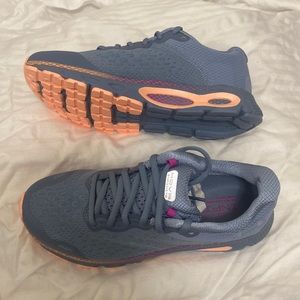 Gray, womens athletic shoes with Under Armor Run App